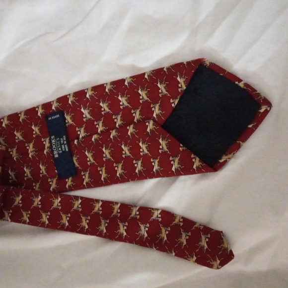 BROOKS BASICS Neck Tie Pure Silk Dogs Pattern Burgundy - Picture 3 of 3